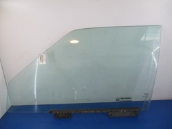 Volvo 940 скло двері передня ліва фото №1