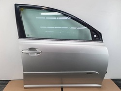 Двері перед передні праві toyota avensis t25 sedan фото №1