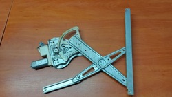 Підйомник вікна праві перед toyota avensis t25 03-09 фото №1