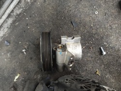 Chevrolet captiva 2.4 насос підсилювача фото №1