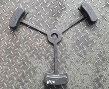 Кріплення колеса запасного докатка seat arosa фото №1
