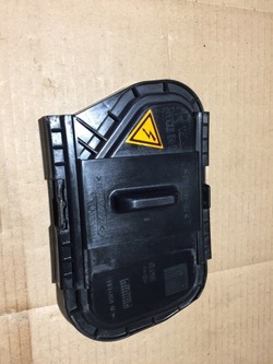 Audi q7 заглушка накладка ковпачок фара праві оригінал фото №1