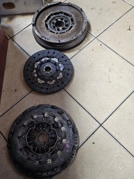 Сцепление колесо двухмассовый kpl toyota avensis t25 2.2 d4d d-cat 07' фото №1