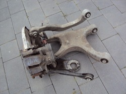 Поворотна опора праві зад audi q5 8r 2008-2016 фото №1