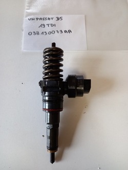 Pompowtryskiwacz інжектор vw passat b5 1,9 tdi 038130073aa 0414720028 фото №1