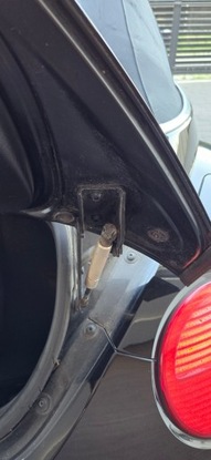 Петля кришки багажника vw new beetle 1998-2010 версія cabrio фото №1