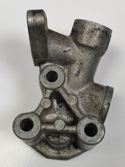 Основание клапана egr audi tt 8n 1.8 t 058131817 фото №1