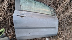 Двері праві yaris ii 06-11 1g3 3d запчастини варшава фото №1