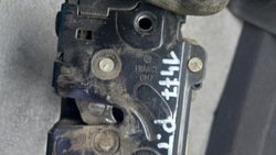 Замок праві зад vw passat b5 00r універсал фото №1