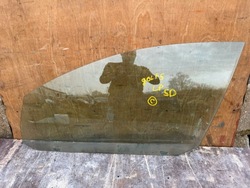 Скло двері лівий перед vw golf 5 v 5d hb оригінальний номер 43r-001057 u konesera фото №1