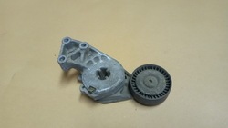 Vw new beetle 2001 натягувач ремінь ролик фото №1