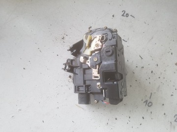 Audi a6 c5 рестайлинг 01-05r замок дверь правый зад 7 pin фото №1