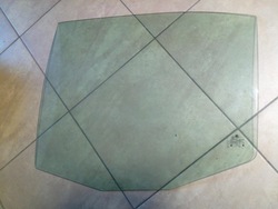 Стекло дверь зад левый skoda octavia i hb оригинал. фото №1