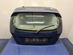 Ford fiesta mk6 задня кришка багажника ja8 фото №1