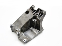 Лапи кронштейн двигуна 1.6 focus ii c-max c30 s40 фото №1