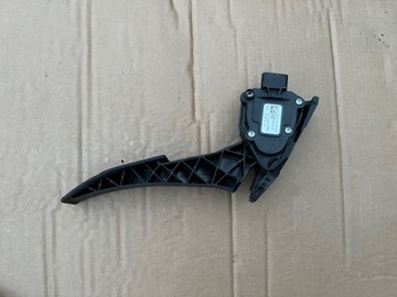 Педаль потенціометр газу європа 13373776 opel astra k v фото №1