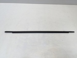 Hyundai i20 iii 2021 планка накладка двері зад фото №1