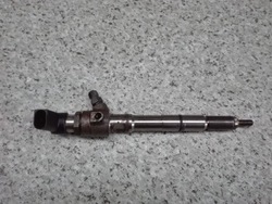 Инжектор топлива - audi a1 8x 1.6 tdi фото №1