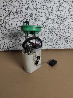 Насос топлива vw golf vii 2.0 tsi 5q0919051aa фото №1