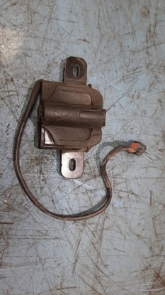 Замок капота 2 pin 31371016 volvo s60 v60 фото №1