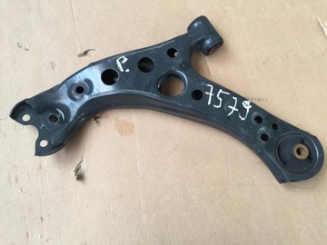 Toyota corolla e21 18- важіль правий перед фото №1