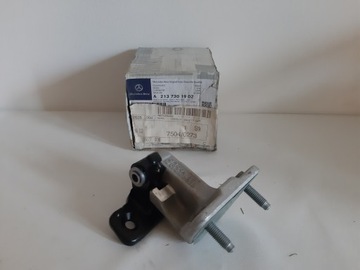 Петля двері зад лівий mercedes w213 a2137301902 фото №1