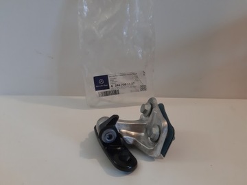 Петля двері зад праві mercedes w246 a2467301137 фото №1