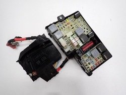 Корпус коробка запобіжників клема av6t-14a067-bc ford focus mk3 iii 16r фото №1