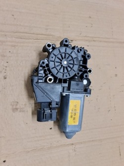 Двигунчик скла праві зад audi a8 d2 4d0959802f фото №1