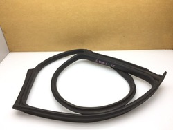 Maserati ghibli iii прокладка кузовна ніша двері ліва задня зад фото №1