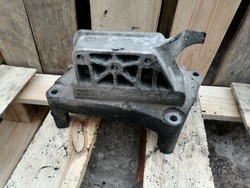 Astra j 1,3cdti лапи кронштейн двигателя 55565439 фото №1