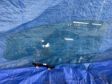 Скло двері передніх лівих toyota yaris iv 1.5 гібрид 68102-0d060 фото №1