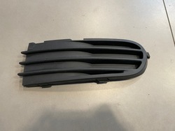 Volvo v50 s40 заглушка бампера левый 30657009 фото №1