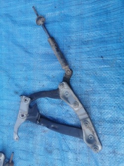 Mercedes w202 петля капота лівий фото №1