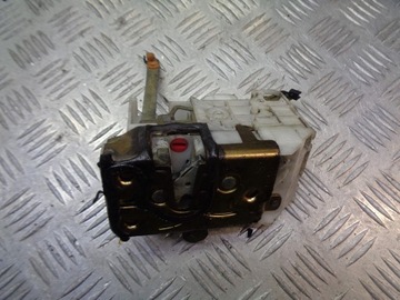 Замок дверь левый зад задний toyota avensis t22 фото №1