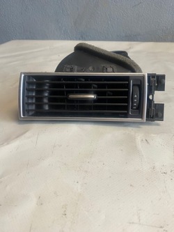 Решітка повітропровід ліва 4f2820901d audi a6 c6 фото №1