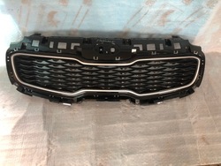 Решітка радіатора решітка kia sportage iv 86352-f1500 фото №1