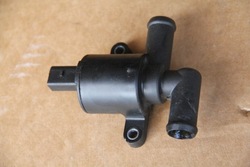 Клапан електромагнітний насос води vw atlas v6 3.6 4h0121671d фото №1