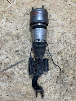 Амортизатор левый 4matic mercedes e53 e63 213 238 amg a2533200801 оригинал фото №1