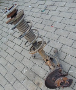 Mcperson праві перед поворотна опора toyota yaris i 99r- фото №1