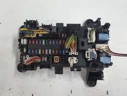 Suzuki grand vitara ii рестайлінг 08-14r 2.4 b коробка запобіжників фото №1