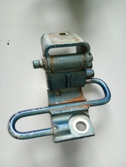 Петля двері vw touran '03-10 dół оригінал. фото №1