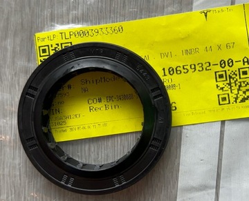 Tesla s сальник масляный osi 1065932-00-a фото №1