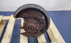 Audi a8 d2 2.8 v6 193km поворотный кулак зад правая фото №1