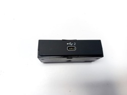 Гнездо port usb audi q5 ii sportback s-line 8w0035708a фото №1