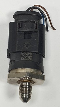 Датчик давления топлива 06j906051b vw golf vi skoda octavia ii 1.8tsi фото №1