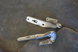 Audi a4 b7 петли капота фото №1