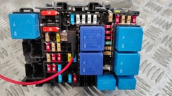 Captur ii 19-23 1.3 tce коробка предохранителей фото №1