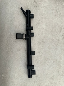 Планка вприскувальний vw golf vii r 2.0tsi 06k133681a... фото №1