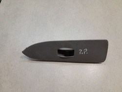 Панель скла праві перед mazda premacy 2.0 ditd фото №1